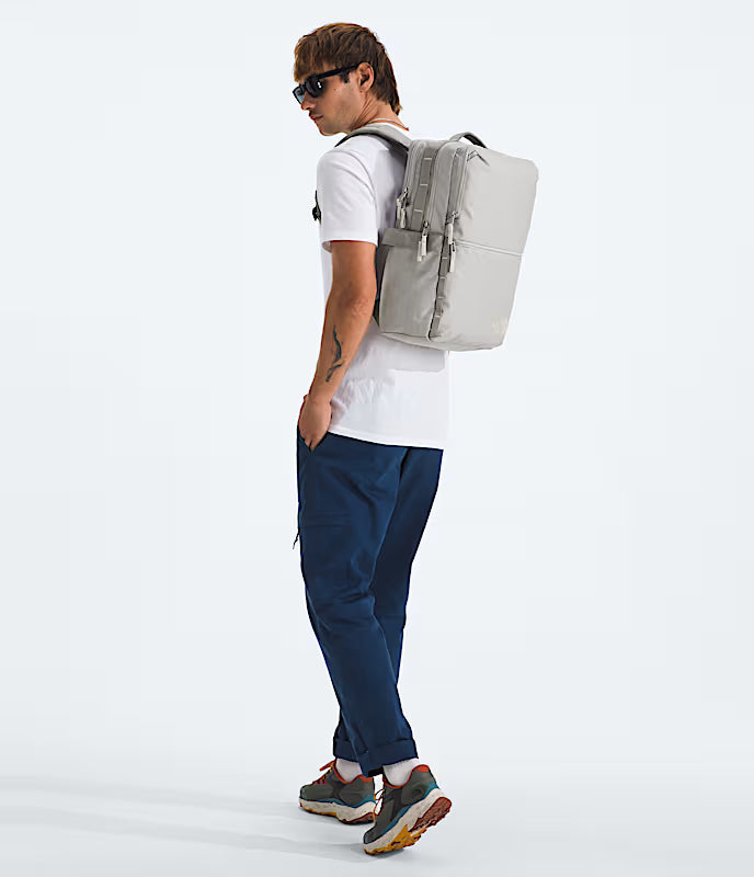 The North Face - Base Camp Voyager Daypack - Soapstone/Stone Slab